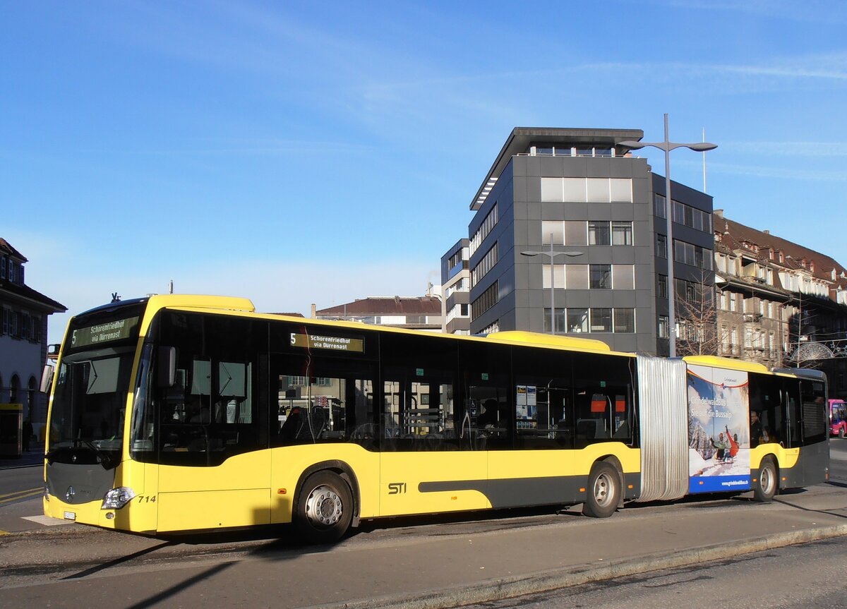 (257'941) - STI Thun - Nr. 714/BE 427'714 - Mercedes am 27. Dezember 2023 beim Bahnhof Thun