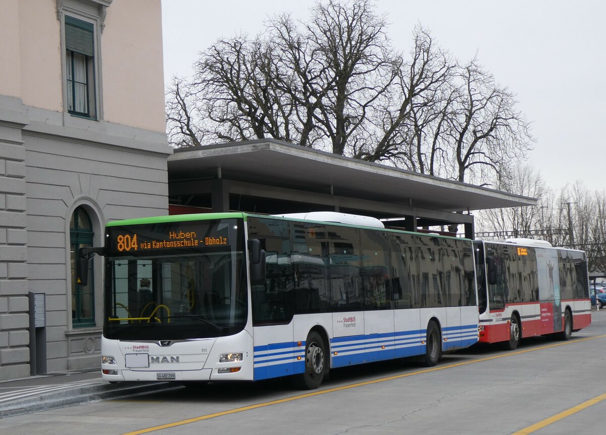 (258'542) - StadtBUS, Frauenfeld - Nr. 913/SG 482'209 - MAN (ex RTB Altsttten Nr. 913; ex PostBus/A BD 15'336) am 9. Januar 2024 beim Bahnhof Frauenfeld