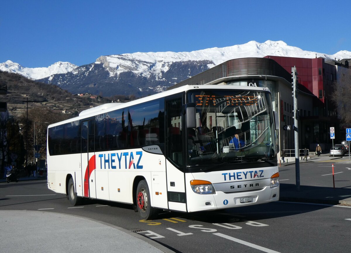 (258'600) - Theytaz, Sion - VS 11'002 - Setra am 11. Januar 2024 beim Bahnhof Sion