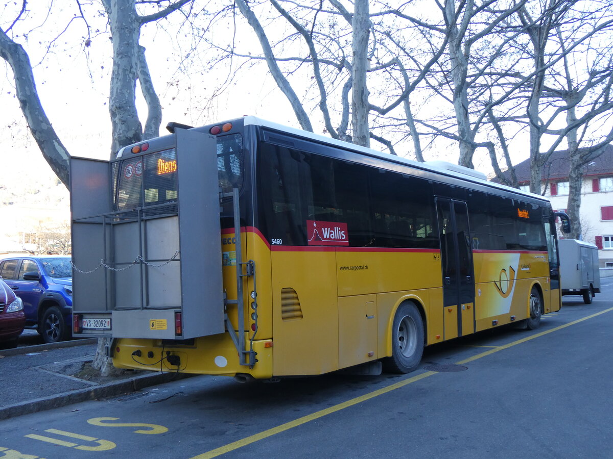 (258'642) - PostAuto Wallis - VS 32'092/PID 5460 - Irisbus (ex CarPostal Ouest) am 11. Januar 2024 in Brig, Garage
