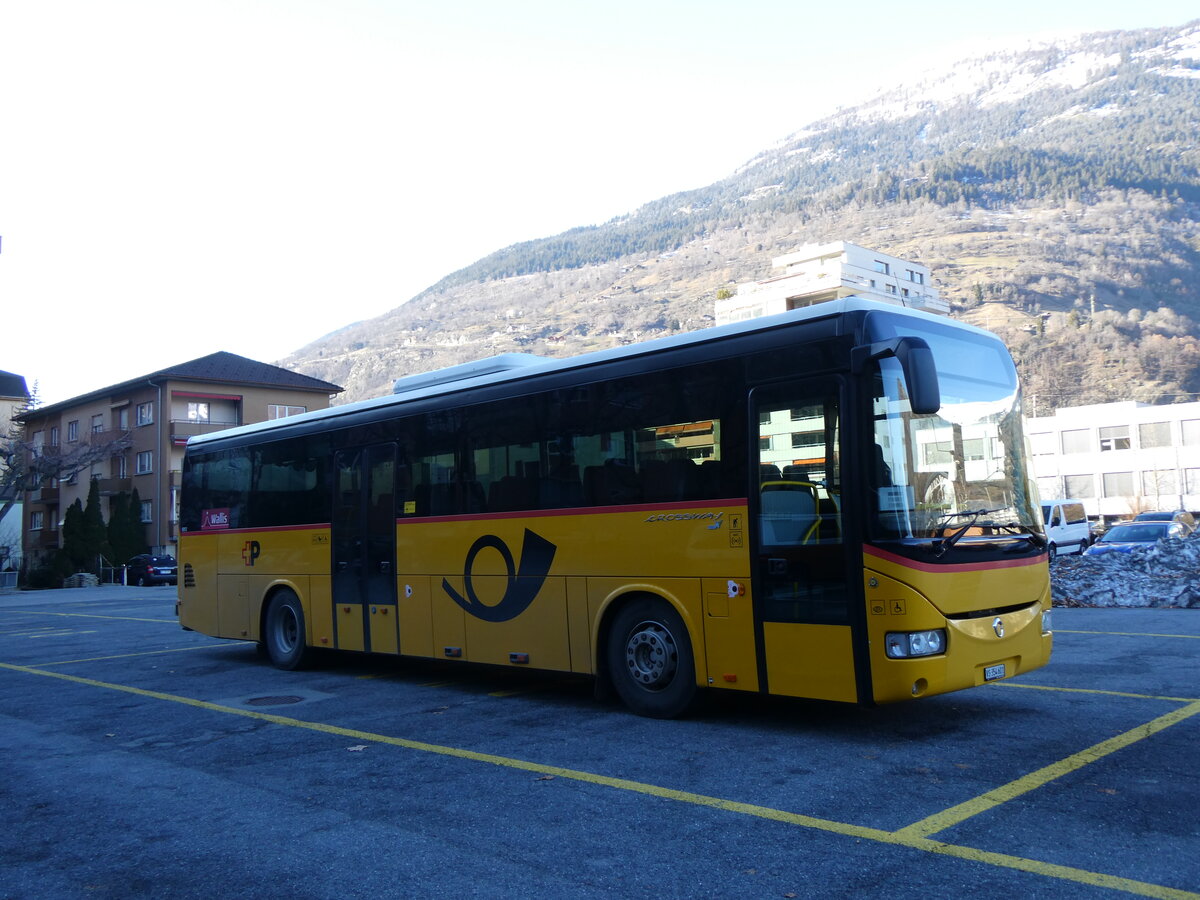 (258'645) - PostAuto Wallis - VS 354'601/PID 5053 - Irisbus am 11. Januar 2024 in Brig, Garage