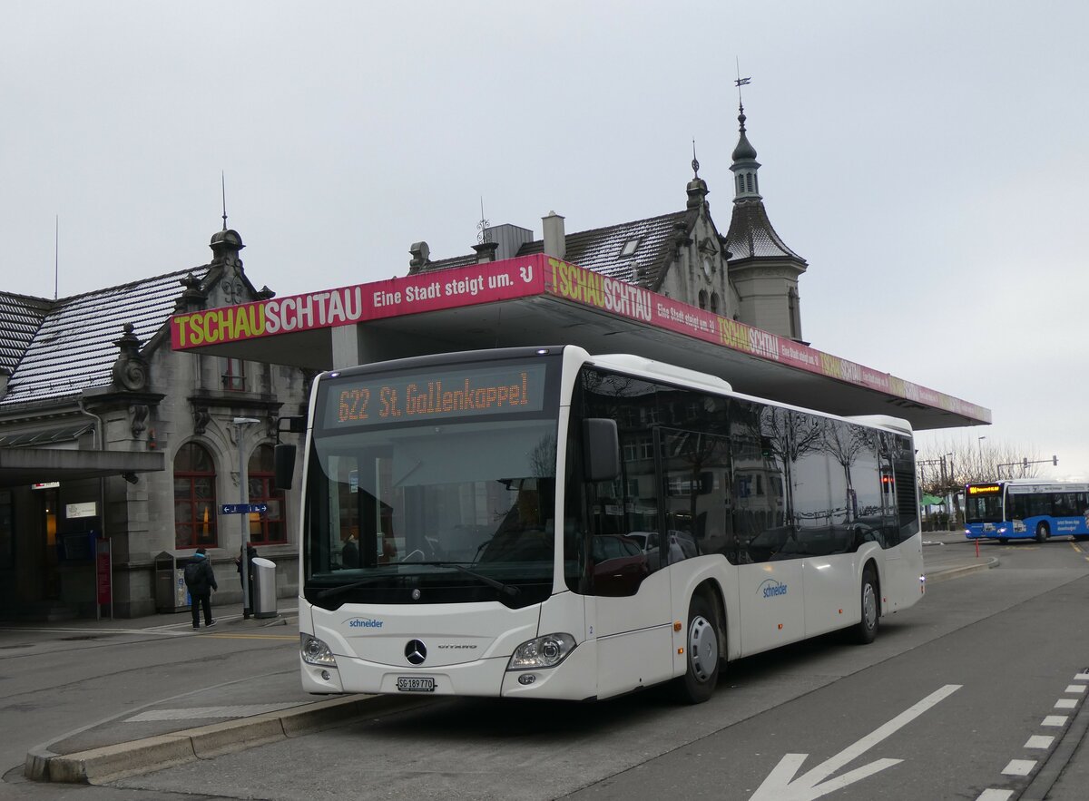 (258'677) - Schneider, Ermenswil - Nr. 2/SG 189'770 - Mercedes am 13. Januar 2024 beim Bahnhof Rapperswil