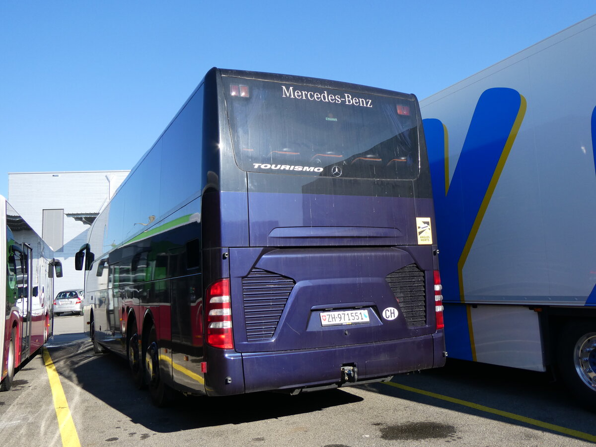 (258'787) - MB Holiday Services, Oberglatt - ZH 971'551 - Mercedes am 20. Januar 2024 in Kerzers, Interbus
