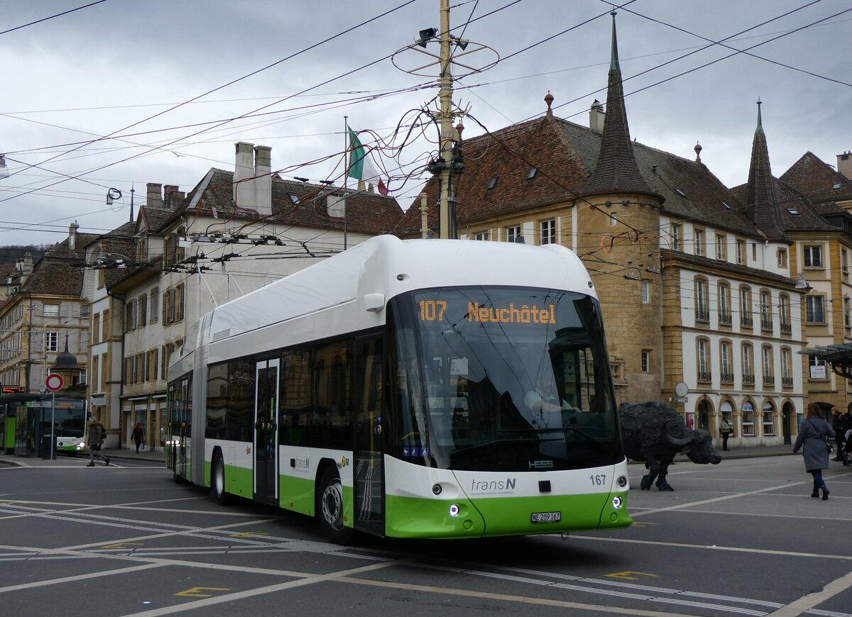 (258'935) - transN, La Chaux-de-Fonds - Nr. 167/NE 209'167 - Hess/Hess Gelenktrolleybus am 26. Januar 2024 in Neuchtel, Place Pury