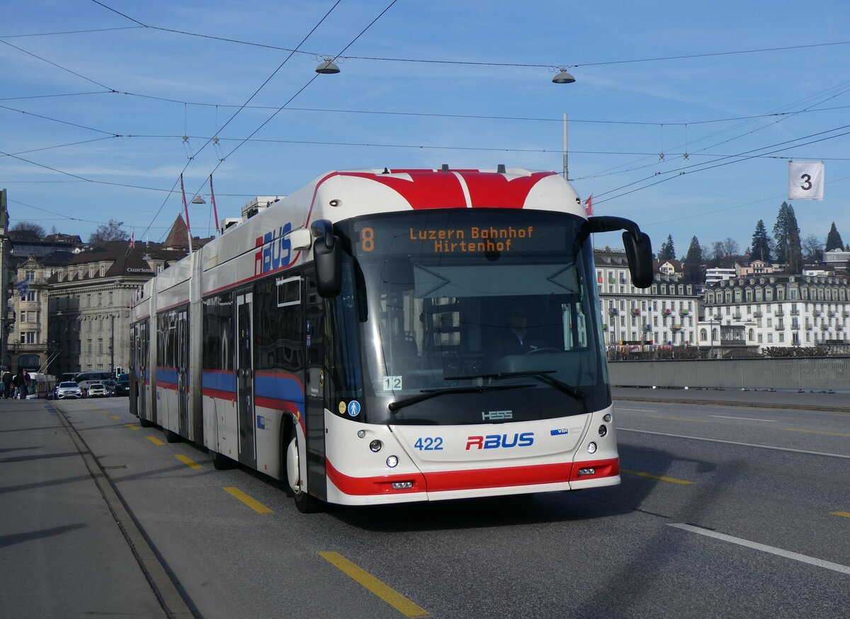 (259'154) - VBL Luzern - Nr. 422 - Hess/Hess Doppelgelenktrolleybus am 6. Februar 2024 in Luzern, Bahnhofbrcke