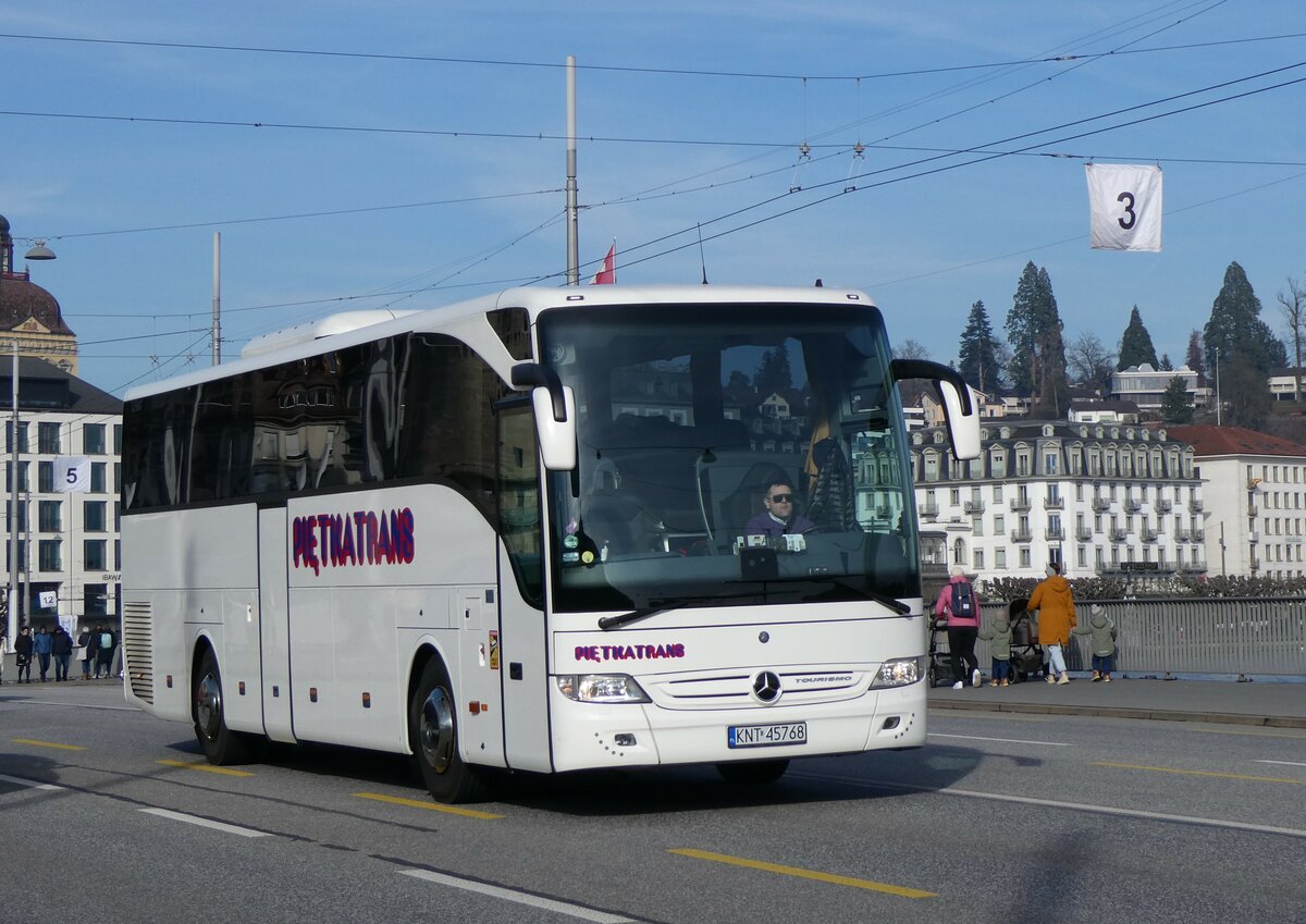 (259'156) - Aus Polen: Pietkatrans, Boleslaw - KNT 45'768 - Mercedes am 6. Februar 2024 in Luzern, Bahnhofbrcke
