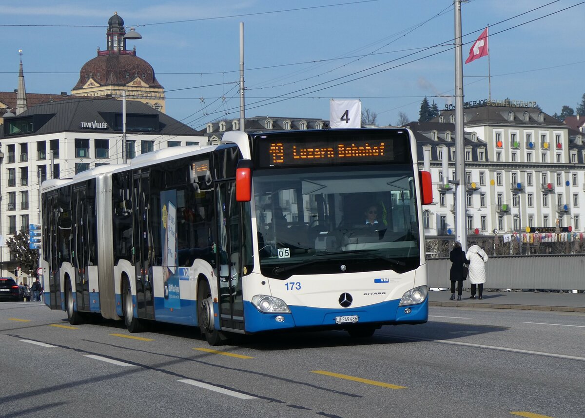 (259'158) - VBL Luzern - Nr. 173/LU 249'486 - Mercedes am 6. Februar 2024 in Luzern, Bahnhofbrcke