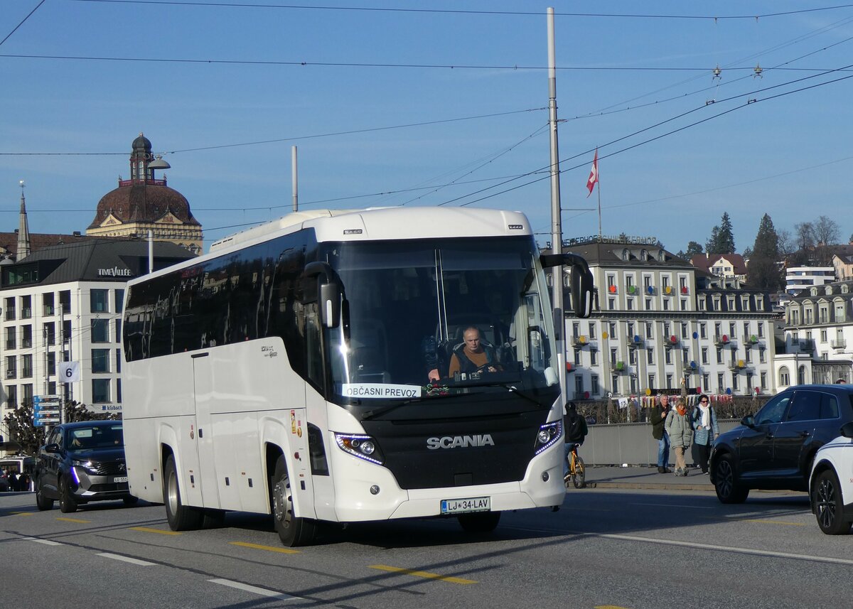 (259'196) - Aus Slowenien: ??? - LJ 34-LAV - Scania/Higer am 6. Februar 2024 in Luzern, Bahnhofbrcke