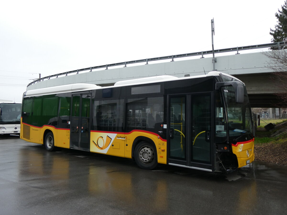 (259'391) - CarPostal Ouest - VD 613'443/PID 10'704 - Mercedes am 17. Februar 2024 in Kerzers, Interbus