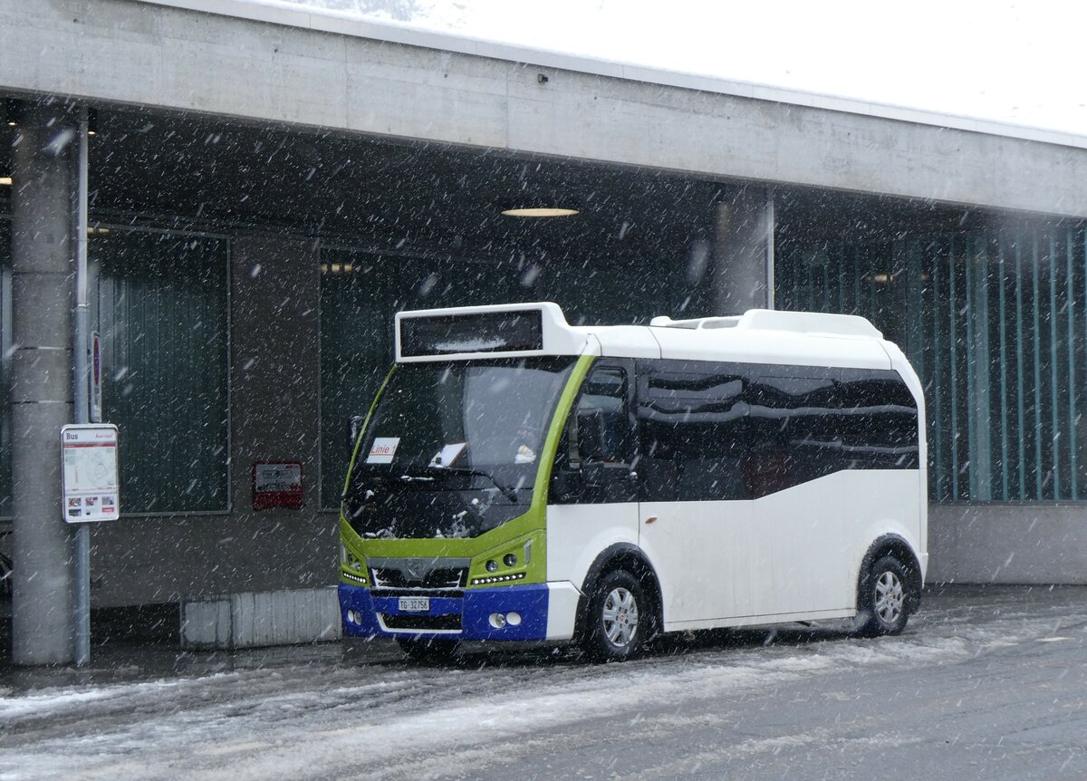 (259'541) - Thur-Taxi, Weinfelden - TG 32'756 - eKarsan am 23. Februar 2024 beim Bahnhof Andermatt (Einsatz Andermatt-Urserntal Tourismus, Andermatt)