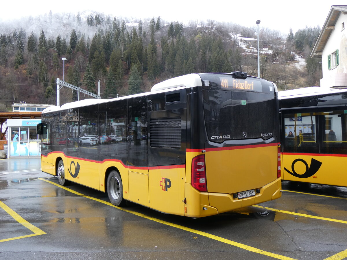 (259'561) - PostAuto Graubnden - Nr. 14/GR 159'303/PID 12'085 - Mercedes am 23. Februar 2024 beim Bahnhof Ilanz