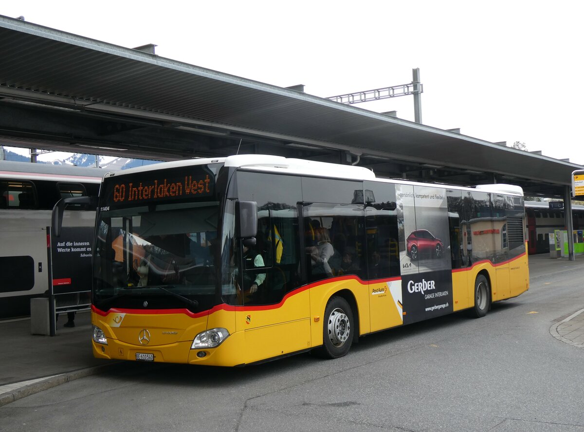 (259'668) - PostAuto Bern - BE 610'540/PID 11'404 - Mercedes am 26. Februar 2024 beim Bahnhof Spiez