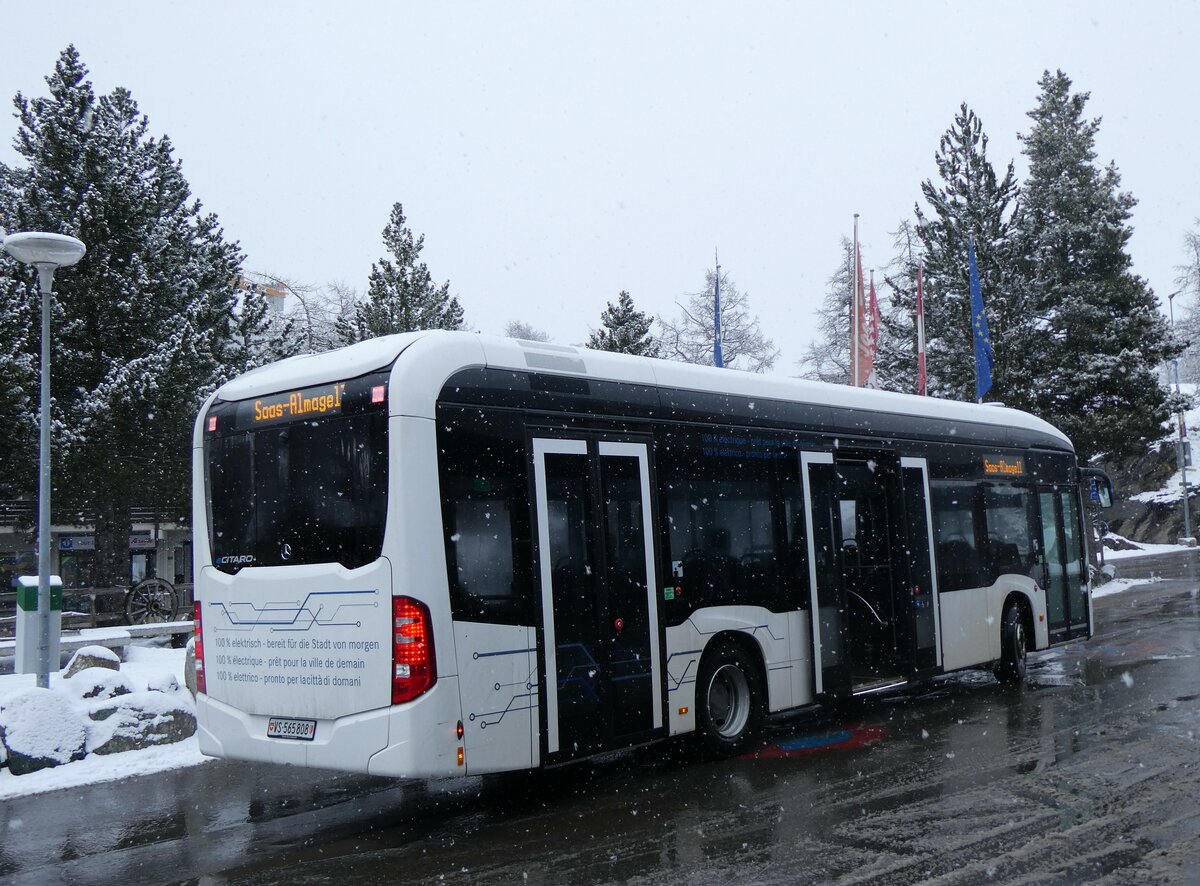 (259'712) - Daimler Buses, Winterthur - VS 565'808 - eMercedes am 27. Februar 2024 in Saas-Fee, Busterminal (Einsatz PostAuto)