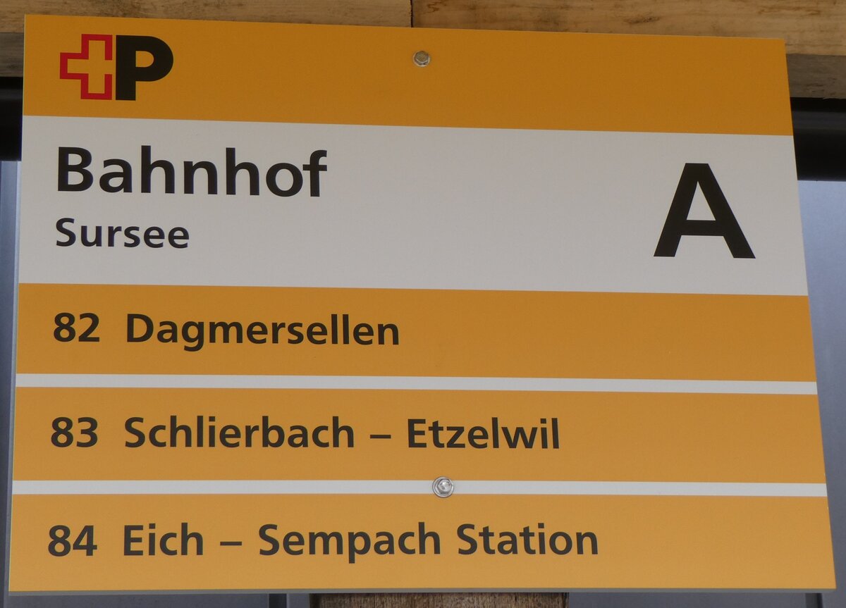 (260'229) - +P-Haltestellenschild - Sursee, Bahnhof - am 9. Mrz 2024