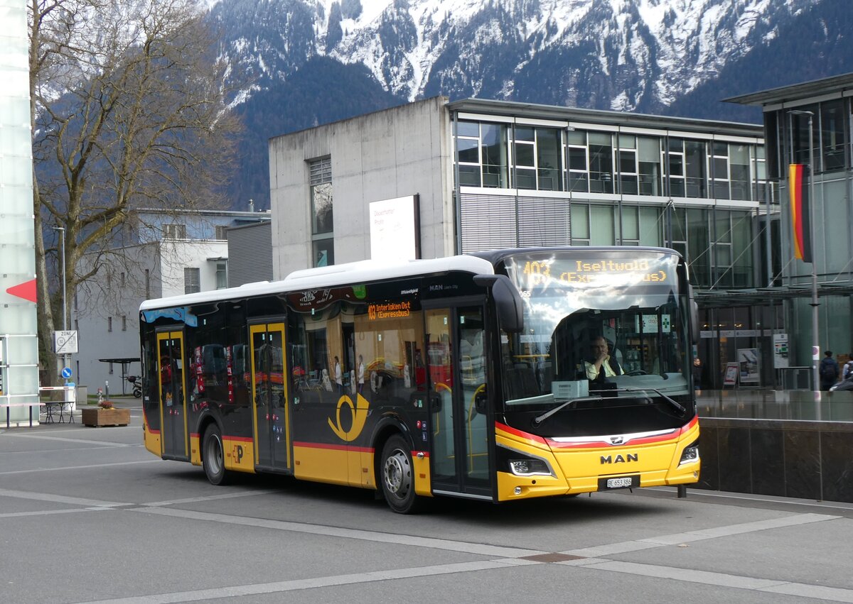 (260'341) - PostAuto Bern - BE 653'386/PID 12'065 - MAN am 12. Mrz 2024 beim Bahnhof Interlaken Ost
