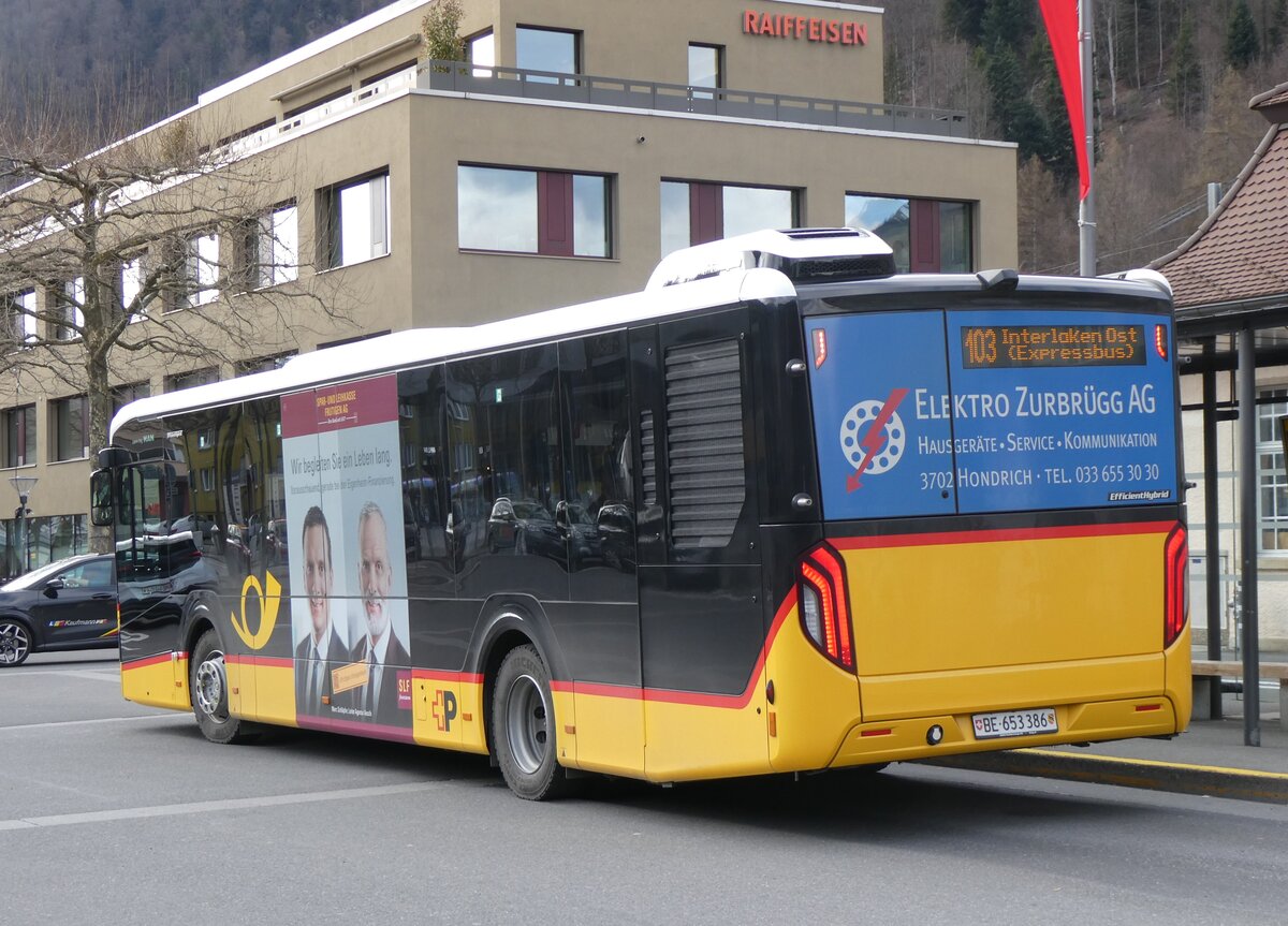 (260'342) - PostAuto Bern - BE 653'386/PID 12'065 - MAN am 12. Mrz 2024 beim Bahnhof Interlaken Ost