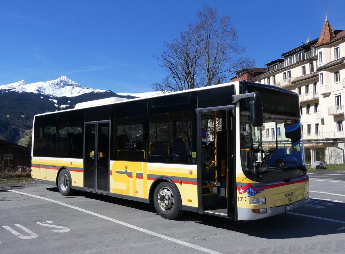 (260'522) - GrindelwaldBus, Grindelwald - Nr. 17/BE 72'444 - MAN/Gppel (ex STI Thun Nr. 133) am 19. Mrz 2024 beim Bahnhof Grindelwald
