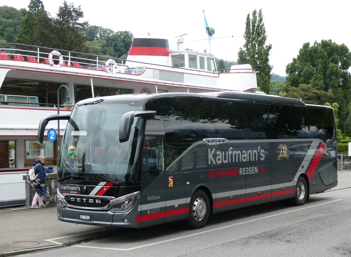 (263'653) - Kaufmann's Schwarb-Reisen, Mhlin - Nr. 32/AG 19'570 - Setra am 11. Juni 2024 bei der Schifflndte Thun