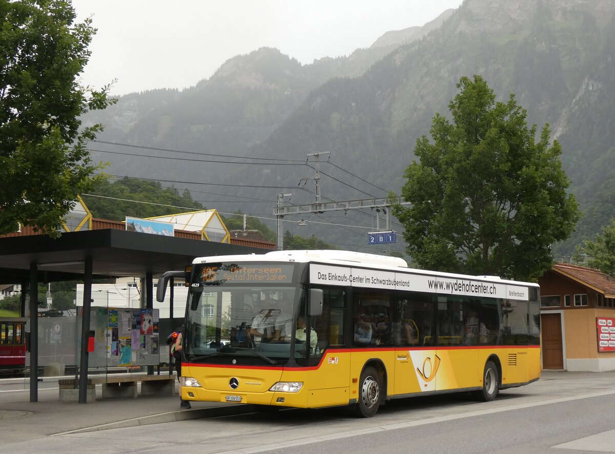 (264'208) - PostAuto Graubnden - GR 106'553/PID 4629 - Mercedes (ex PostAuto Nordschweiz) am 29. Juni 2024 beim Bahnhof Wilderswil
