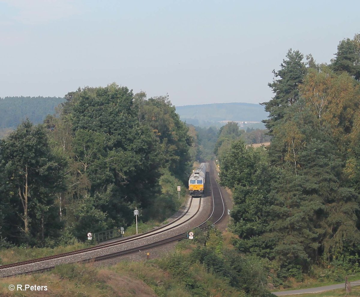 266 442 zieht den R�dersdorfer Zementzug nach Regensburg durchs Naabtal. 28.08.16