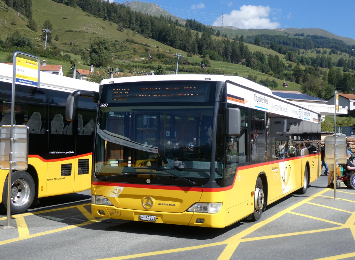 (266'217) - PostAuto Graubnden - GR 159'233/PID 5697 - Mercedes am 27. August 2024 beim Bahnhof Scuol-Tarasp