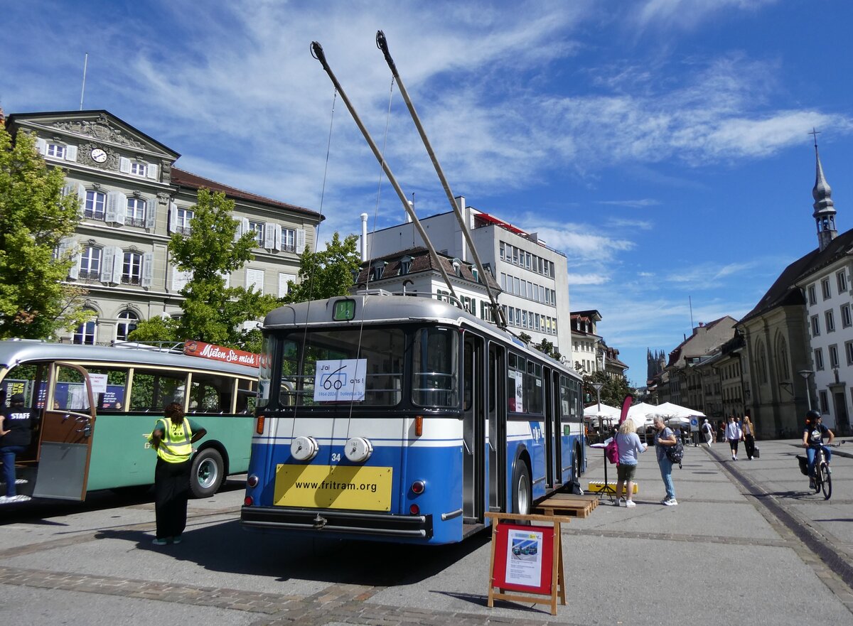 (266'783) - TF Fribourg (CTF) - Nr. 34 - Saurer/Hess Trolleybus (ex TPF Fribourg Nr. 334; ex TF Fribourg Nr. 34) am 7. September 2024 in Fribourg, Place Georges Python