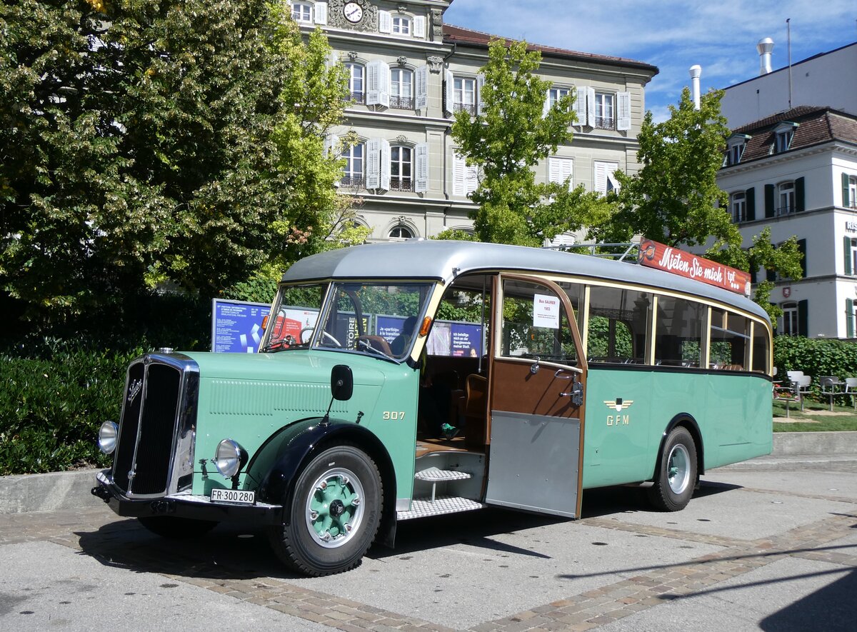 (266'785) - TPF Fribourg - Nr. 307/FR 300'280 - Saurer/Saurer (ex GFM Fribourg Nr. 307; ex GFM Fribourg Nr. 97) am 7. September 2024 in Fribourg, Place Georges Python