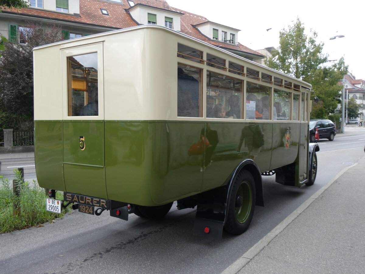 (267'011) - SVB Bern (Bernmobil historique) - Nr. 5/BE 29'005 - Saurer am 14. September 2024 in Bern, Bachmtteli