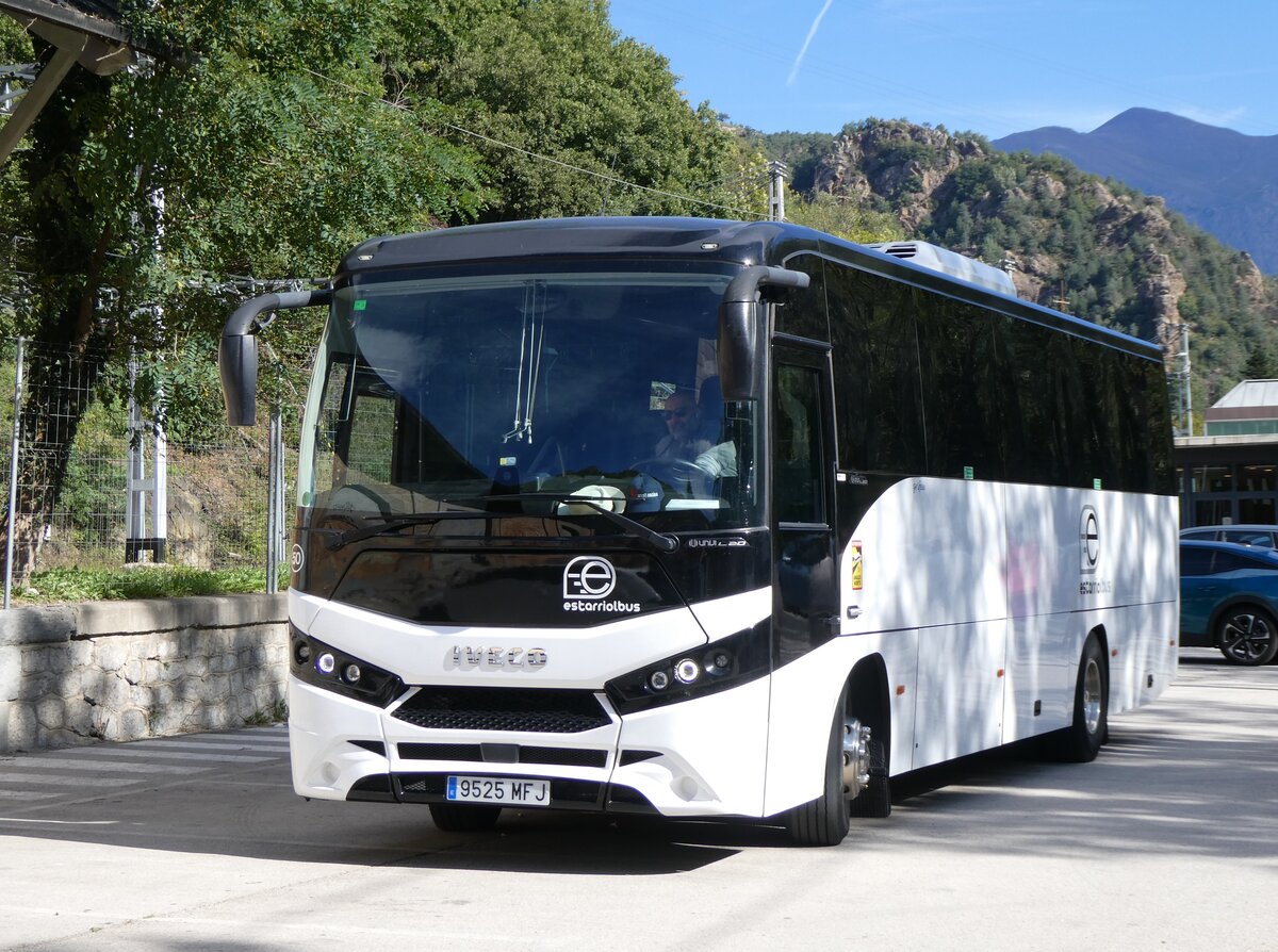 (267'065) - Estarriolbus, Vilamalla - Nr. 50/9525 MFJ - Iveco/UNVI am 16. September 2024 beim Bahnhof Ribes de Freser