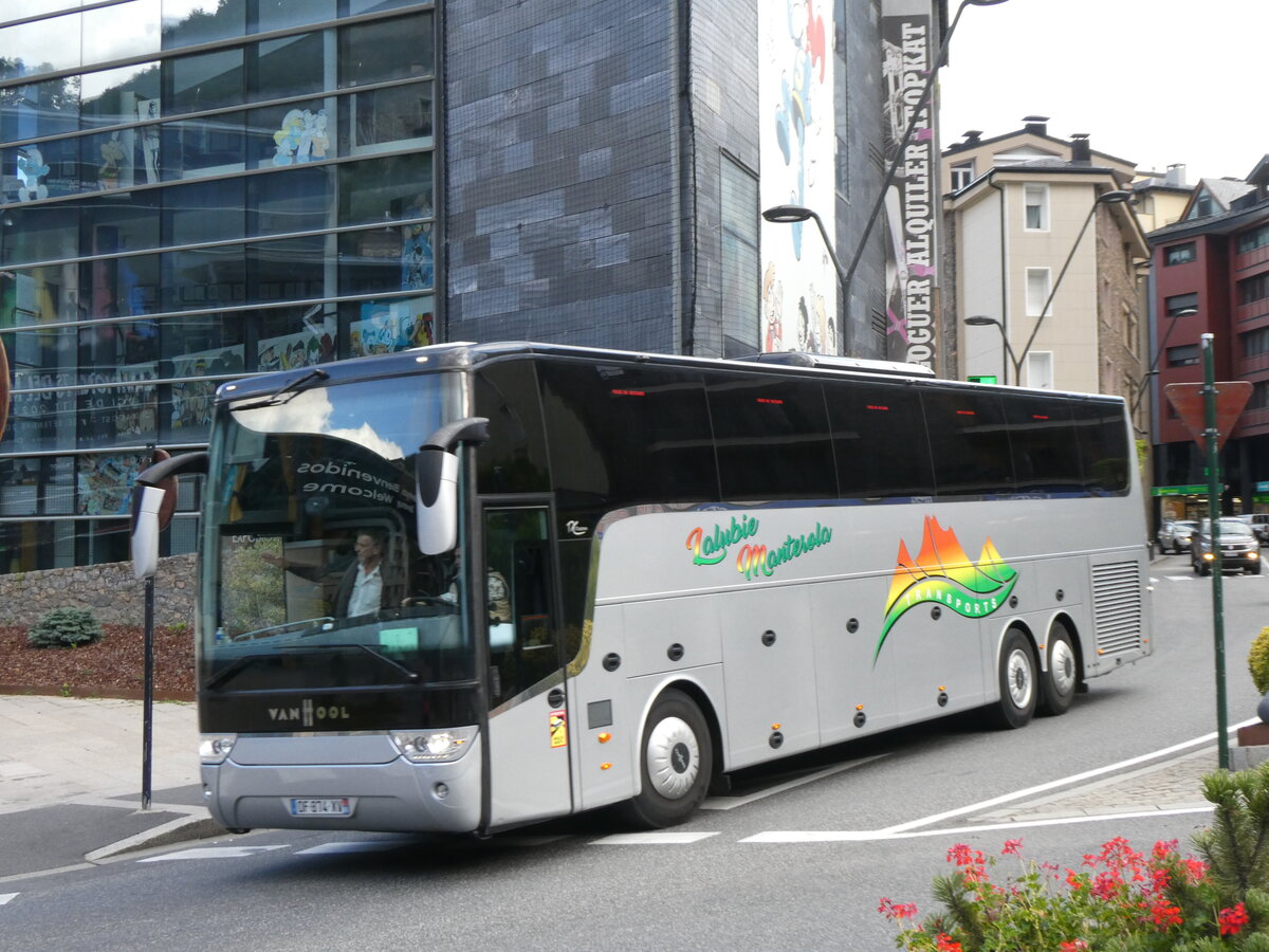 (267'256) - Aus Frankreich: Lalubie et Manterola, Lourdes - DF 874 XV - Van Hool am 18. September 2024 in La Massana, Centre de la Vila