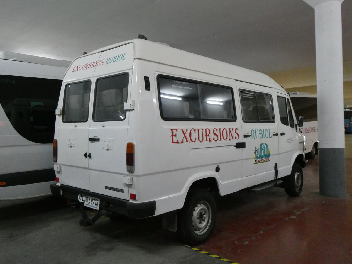 (267'301) - Rubiol, Escaldes-Engordany - A9718 - Mercedes am 19. September 2024 in Andorra la Vella, Carparkhaus