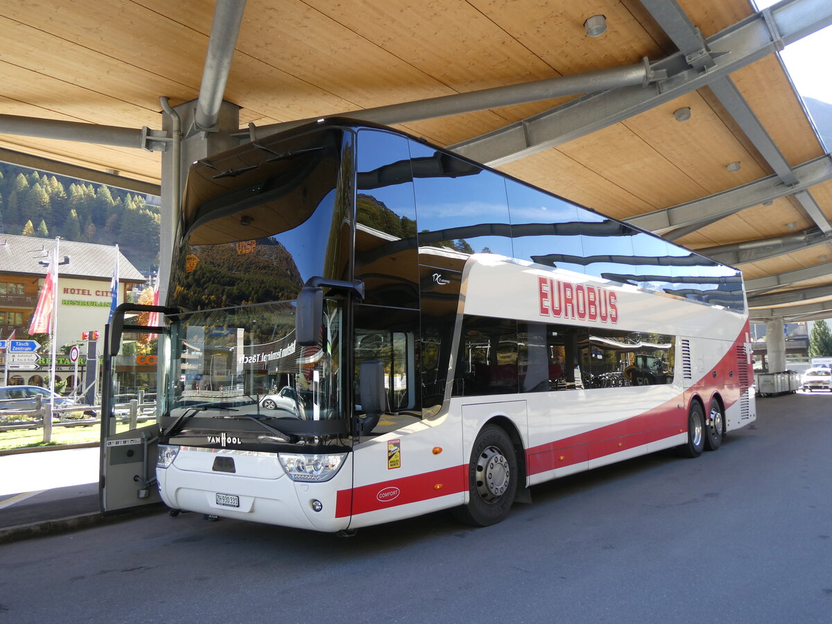 (268'339) - Welti-Furrer, Bassersdorf - Nr. SE01/ZH 930'331 - Van Hool (ex Eurobus swiss-express, Bassersdorf Nr. SE01) am 21. Oktober 2024 beim Bahnhof Tsch