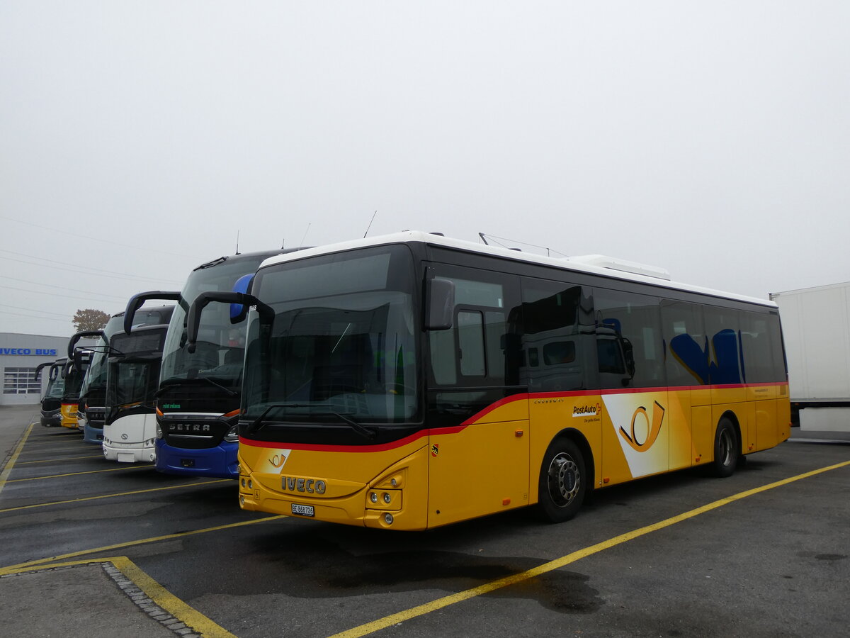 (269'101) - Flck, Brienz - Nr. 26/BE 868'726/PID 11'668 - Iveco am 10. November 2024 in Kerzers, Interbus