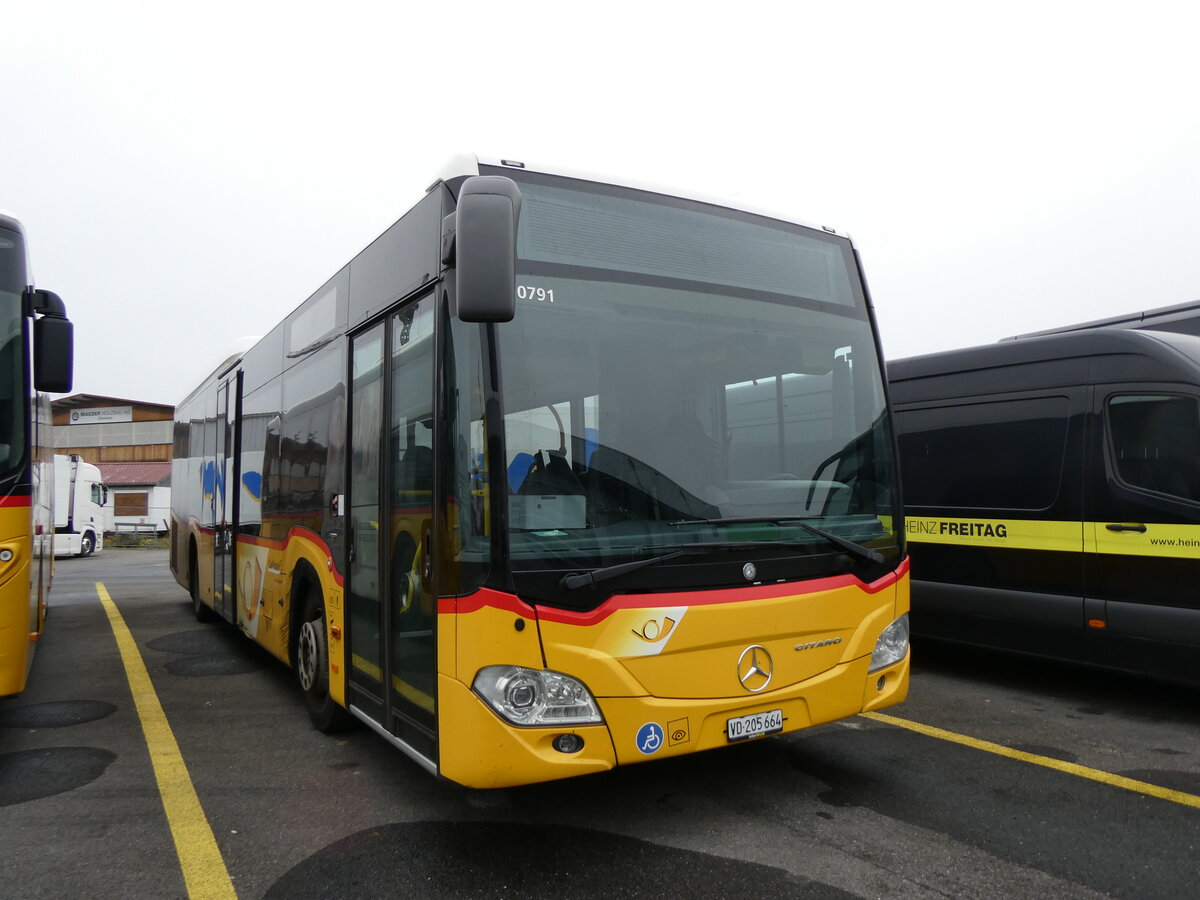 (269'113) - CarPostal Ouest - VD 205'664/PID 10'791 - Mercedes am 10. November 2024 in Kerzers, Interbus