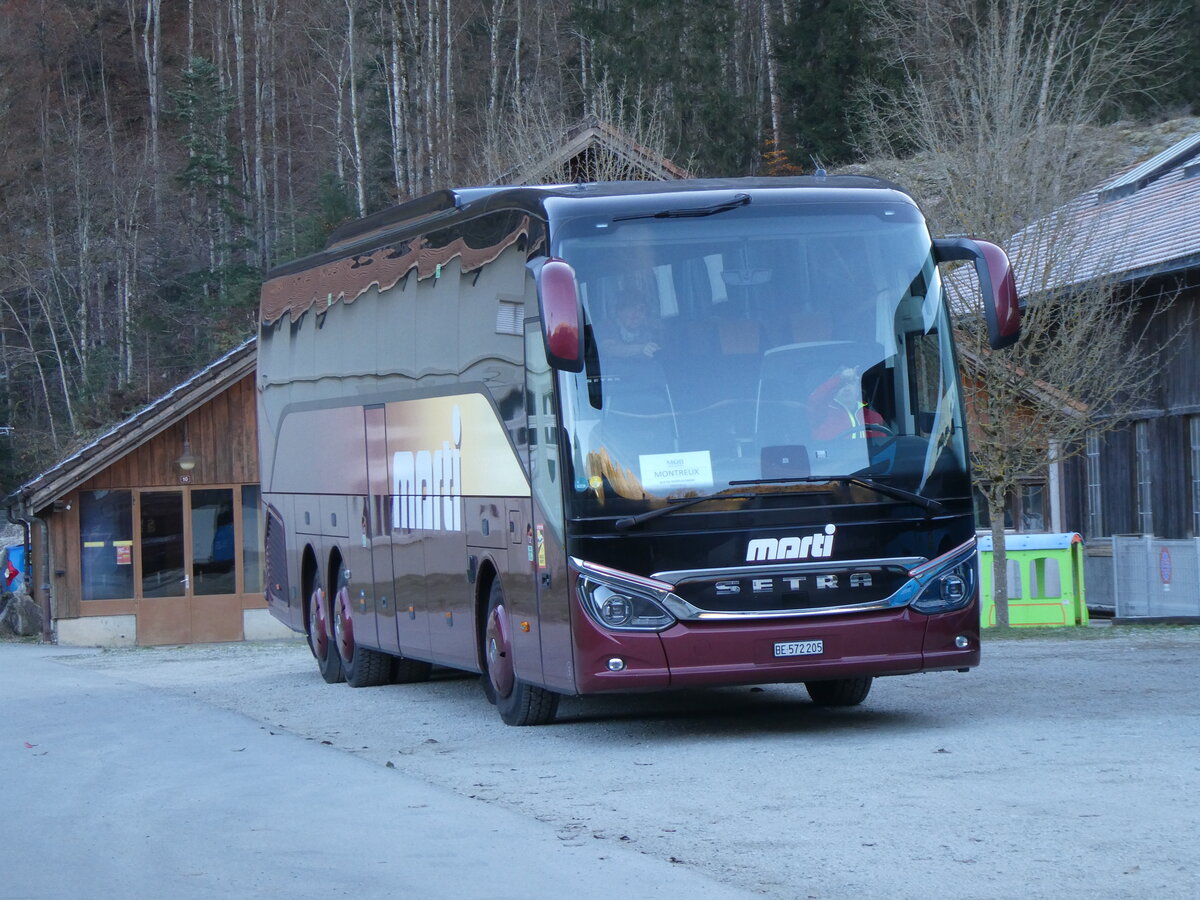 (269'185) - Marti, Kallnach - Nr. 5/BE 572'205 - Setra am 16. November 2024 beim Bahnhof Montbovon