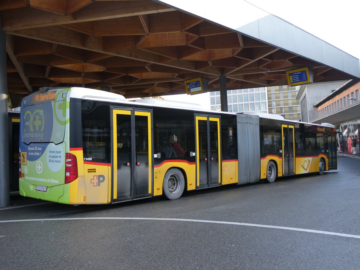 (269'436) - PostAuto Wallis - Nr. 58/VS 519'940/PID 11'490 - Mercedes am 29. November 2024 beim Bahnhof Sion