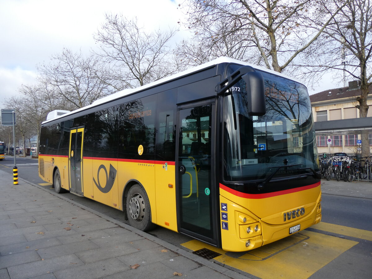 (269'486) - CarPostal Ouest - VD 549'156/PID 11'972 - Iveco am 30. November 2024 beim Bahnhof Yverdon