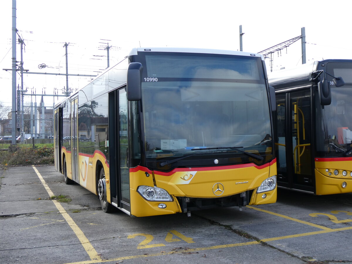 (269'493) - CarPostal Ouest - PID 10'990 - Mercedes (ex JU 43'870) am 30. November 2024 in Yverdon, Garage