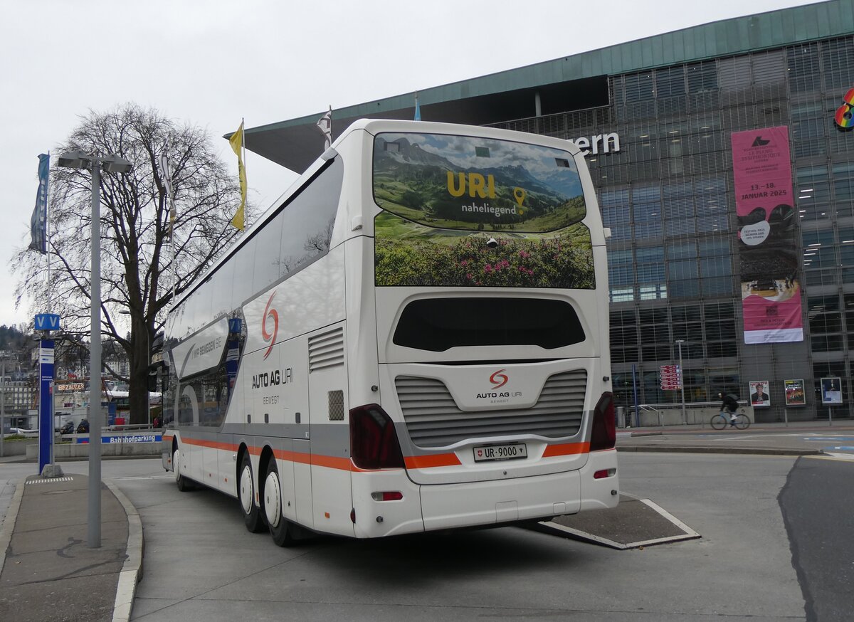 (269'793) - AAGU Altdorf - Nr. 17/UR 9000 - Setra am 10. Dezember 2024 beim Bahnhof Luzern