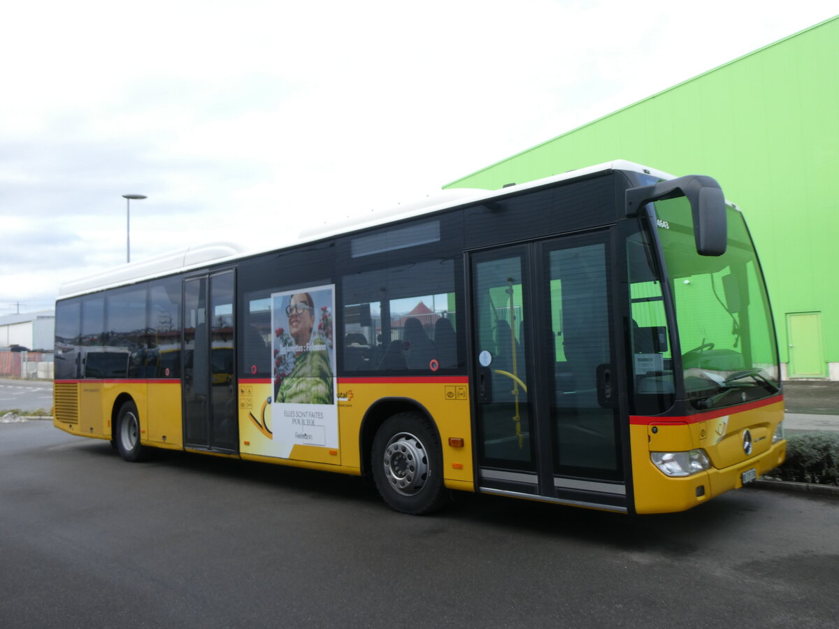 (269'858) - CarPostal Ouest - VD 335'330/PID 4643 - Mercedes am 15. Dezember 2024 in Kerzers, Interbus