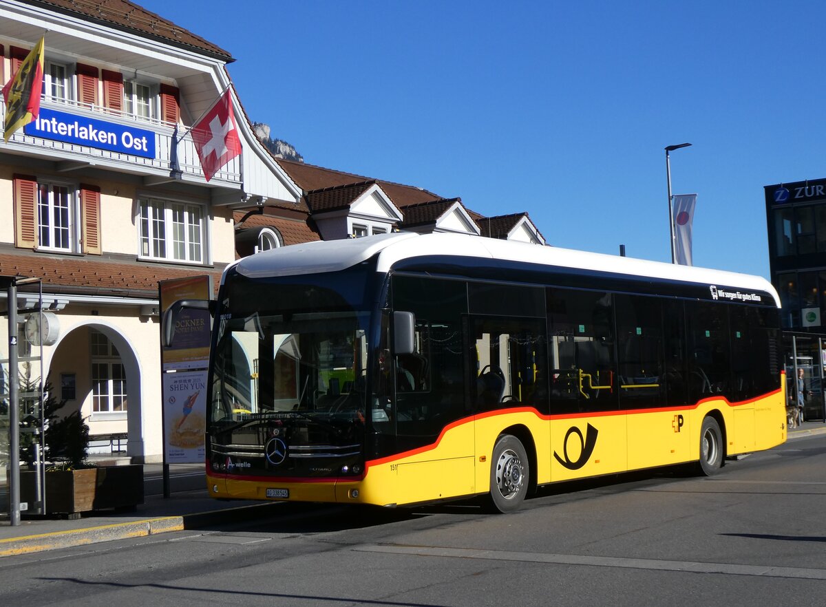 (269'895) - Voegtlin-Meyer, Brugg - Nr. 151/AG 338'545/PID 12'018 - eMercedes am 16. Dezember 2024 beim Bahnhof Interlaken Ost (Einsatz PostAuto)