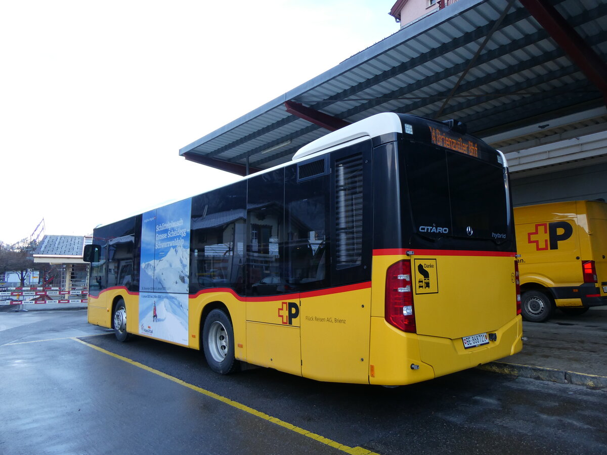 (269'937) - Flck, Brienz - Nr. 21/BE 868'721/PID 11'212 - Mercedes am 17. Dezember 2024 in Meiringen, Postautostation