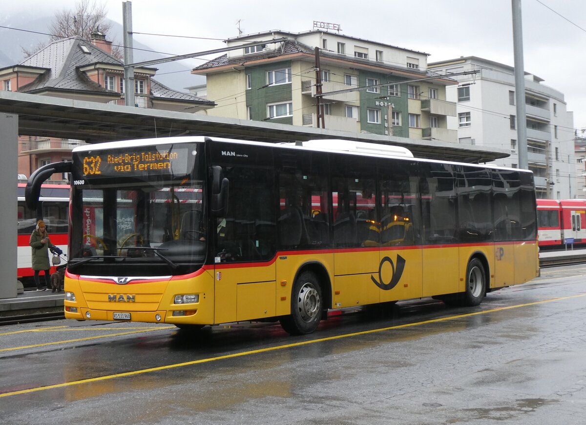 (270'008) - PostAuto Wallis - VS 531'960/PID 10'600 - MAN (ex CarPostal Ouest) am 19. Dezember 2024 beim Bahnhof Brig