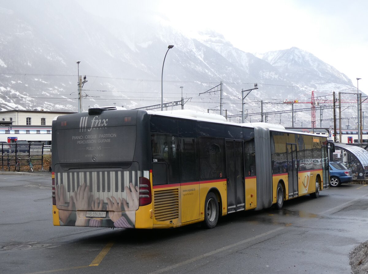 (270'018) - Buchard, Leytron - VS 104'344/PID 5396 - Mercedes am 20. Dezember 2024 beim Bahnhof Martigny