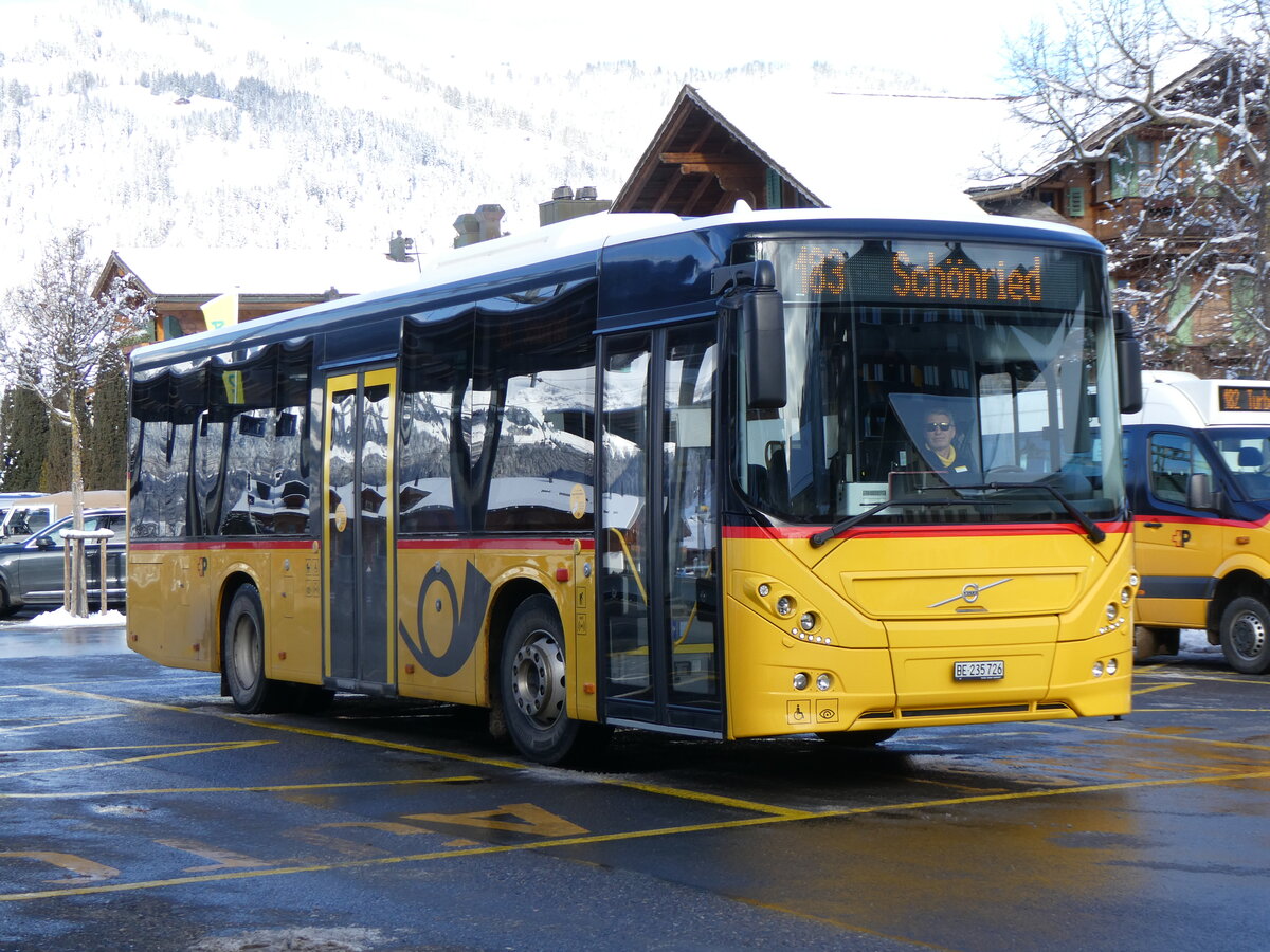 (270'054) - Kbli, Gstaad - BE 235'726/PID 10'535 - Volvo am 21. Dezember 2024 beim Bahnhof Gstaad