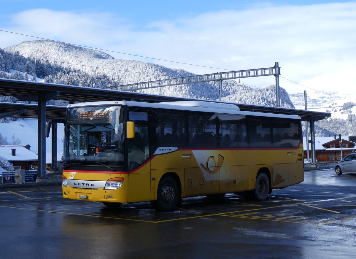 (270'057) - Kbli, Gstaad - Nr. 3/BE 330'862/PID 4535 - Setra am 21. Dezember 2024 beim Bahnhof Gstaad