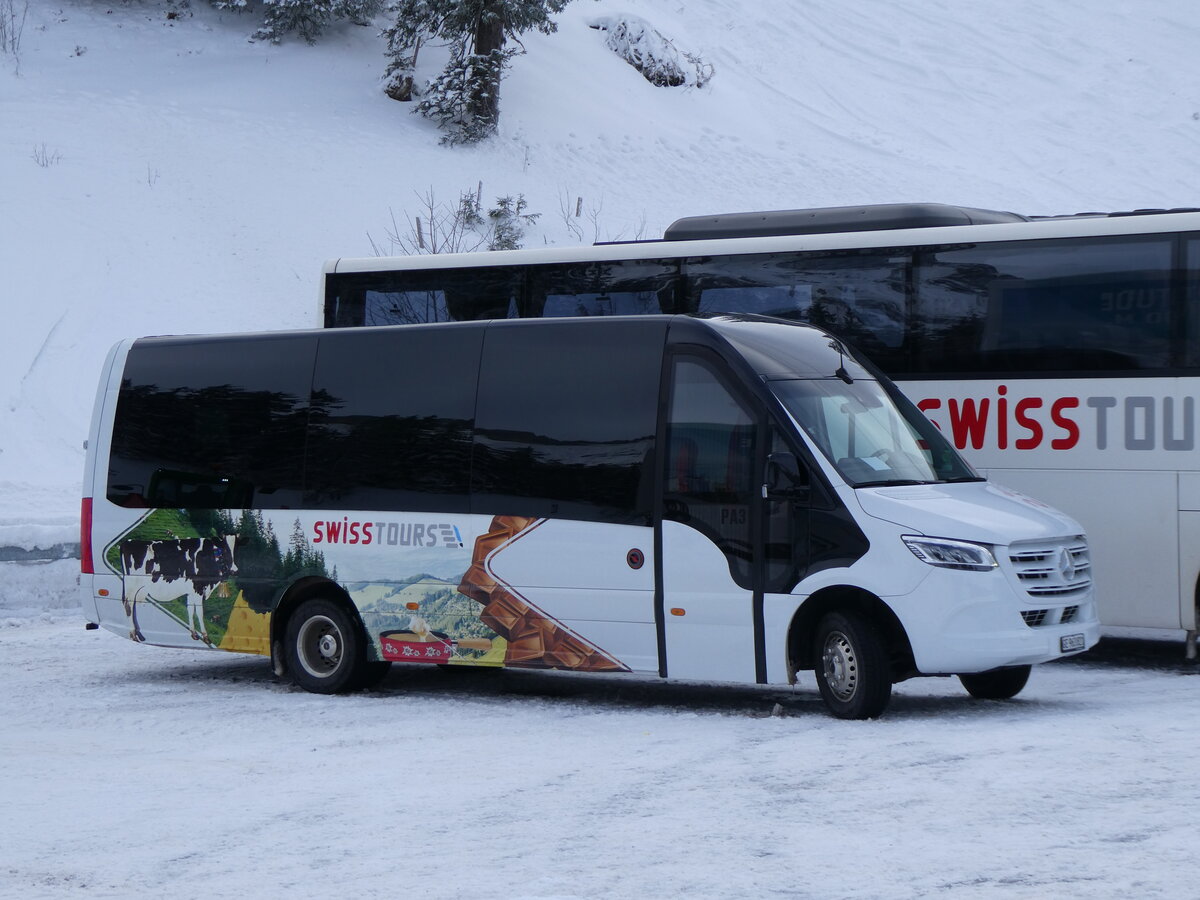 (270'077) - Swisstours Transport, Genve - GE 963'821 - Mercedes am 21. Dezember 2024 in Col du Pillon, Glacier 3000