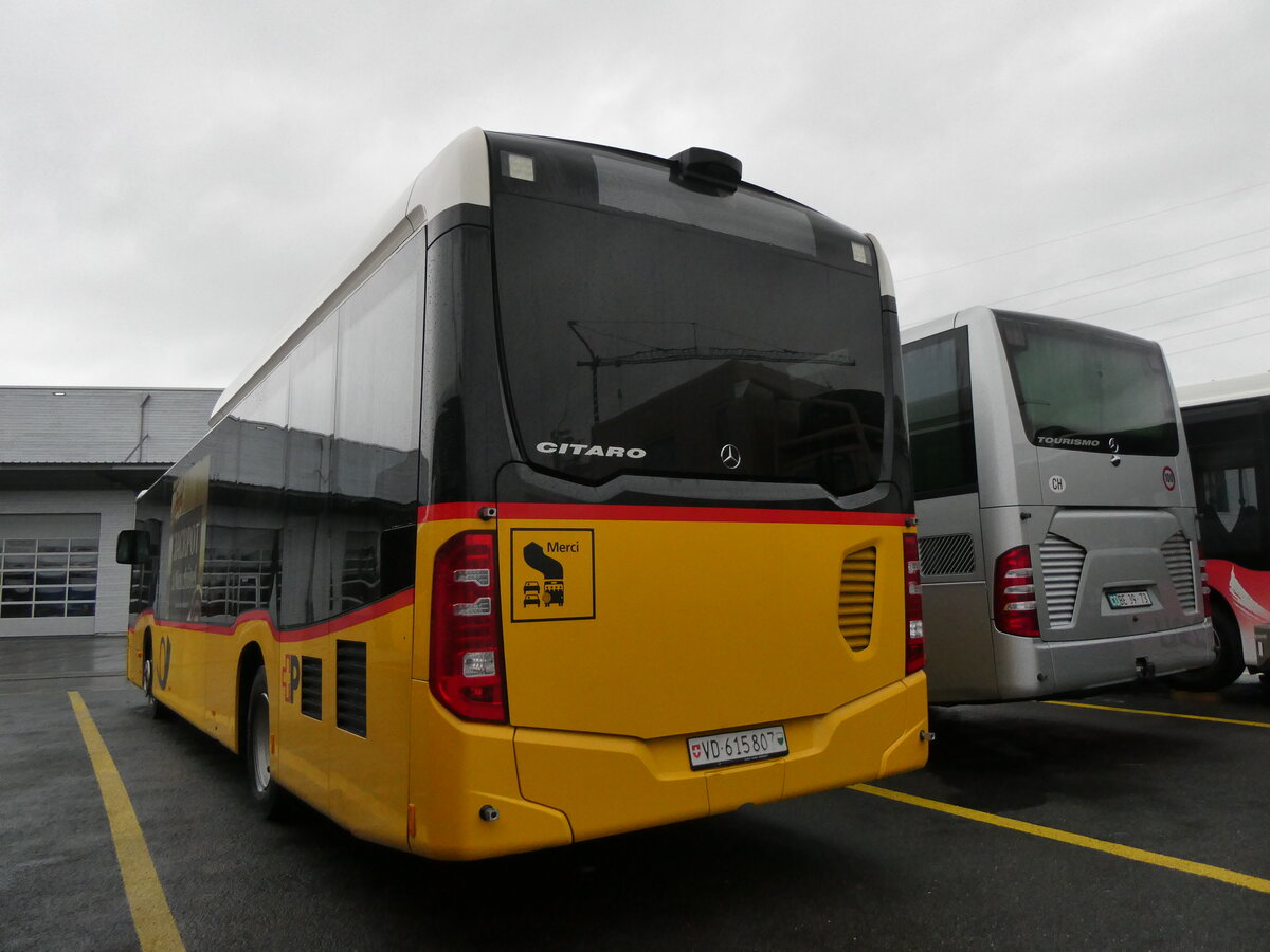 (270'110) - CarPostal Ouest - VD 615'807/PID 10'710 - Mercedes am 22. Dezember 2024 in Kerzers, Interbus