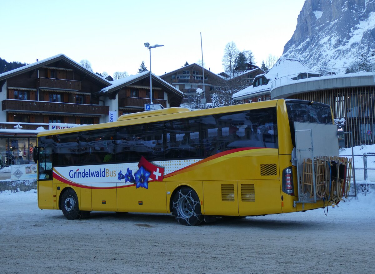 (270'311) - GrindelwaldBus, Grindelwald - Nr. 241/BE 103'241 - Mercedes am 29. Dezember 2024 beim Bahnhof Grindelwald