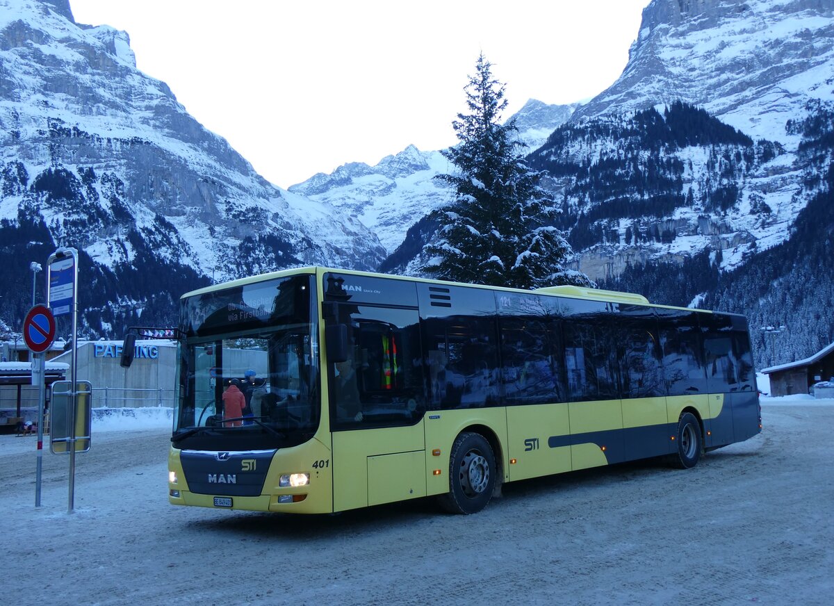 (270'316) - STI Thun - Nr. 401/BE 849'401 - MAN am 29. Dezember 2024 beim Bahnhof Grindelwald